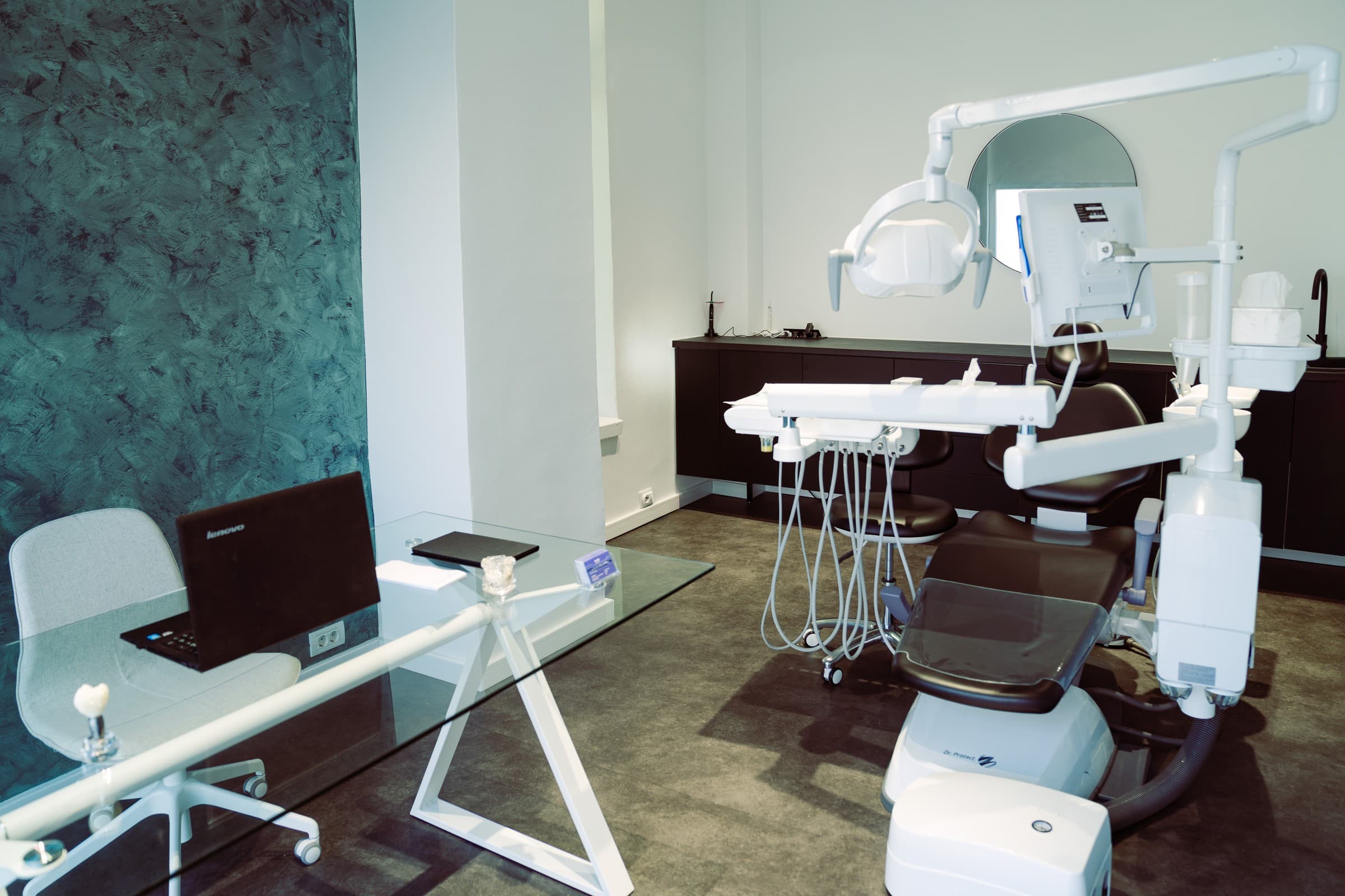 Biroul medicului din cabinetul clinicii