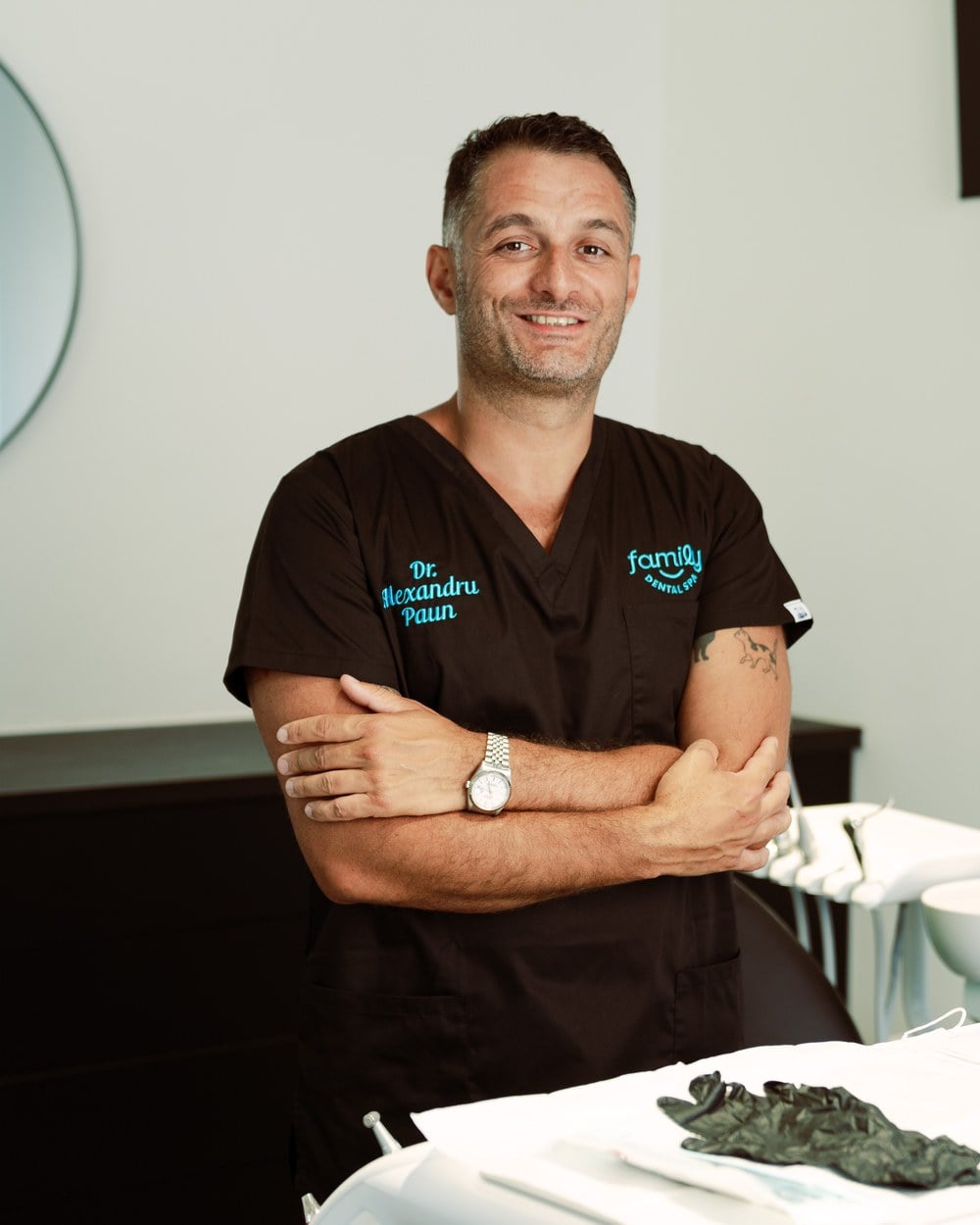 Dr. Alexandru Păun — Medic coordonator, specializare în implantologie și radiologie